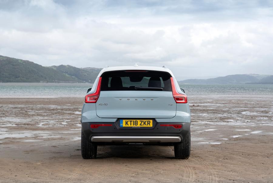  Volvo XC40 T3 Momentum 2018 года  (UK) (фото 18 из 40)